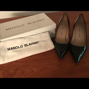Manolo Blahnik Carolyn pumps. Size 6M